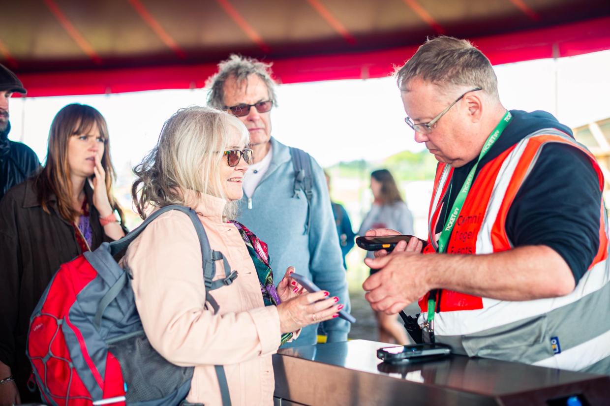 Dydd Sul - Eisteddfod Llŷn ac Eifionydd 