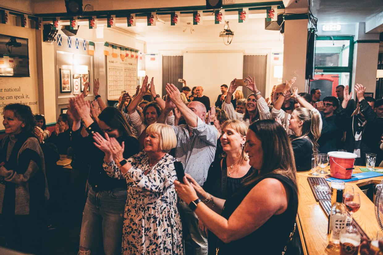 The crowd enjoy Dafydd Iwan in Gwyl yr Hydref