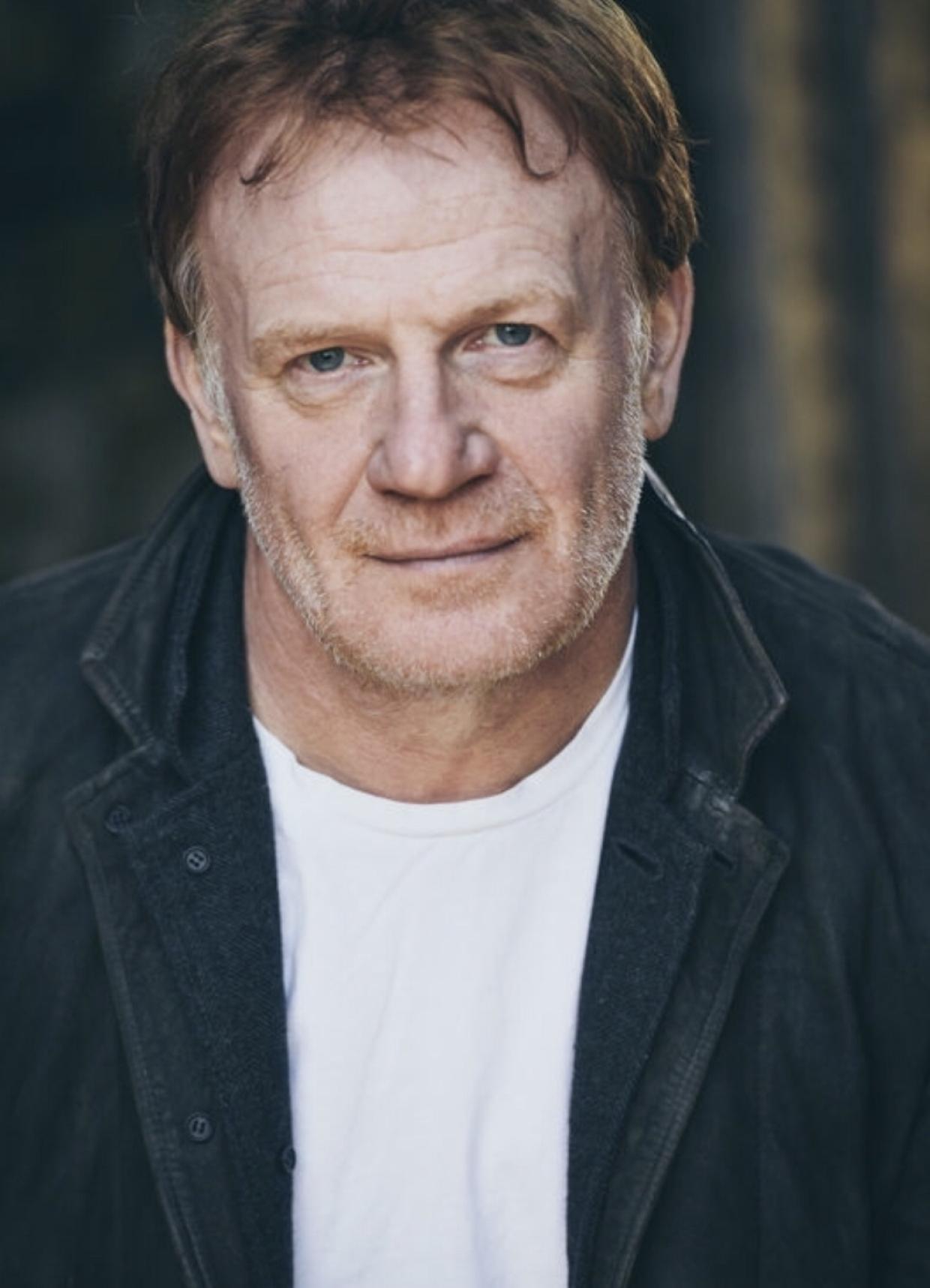 Mark Lewis Jones (llun: Cat Arwel)