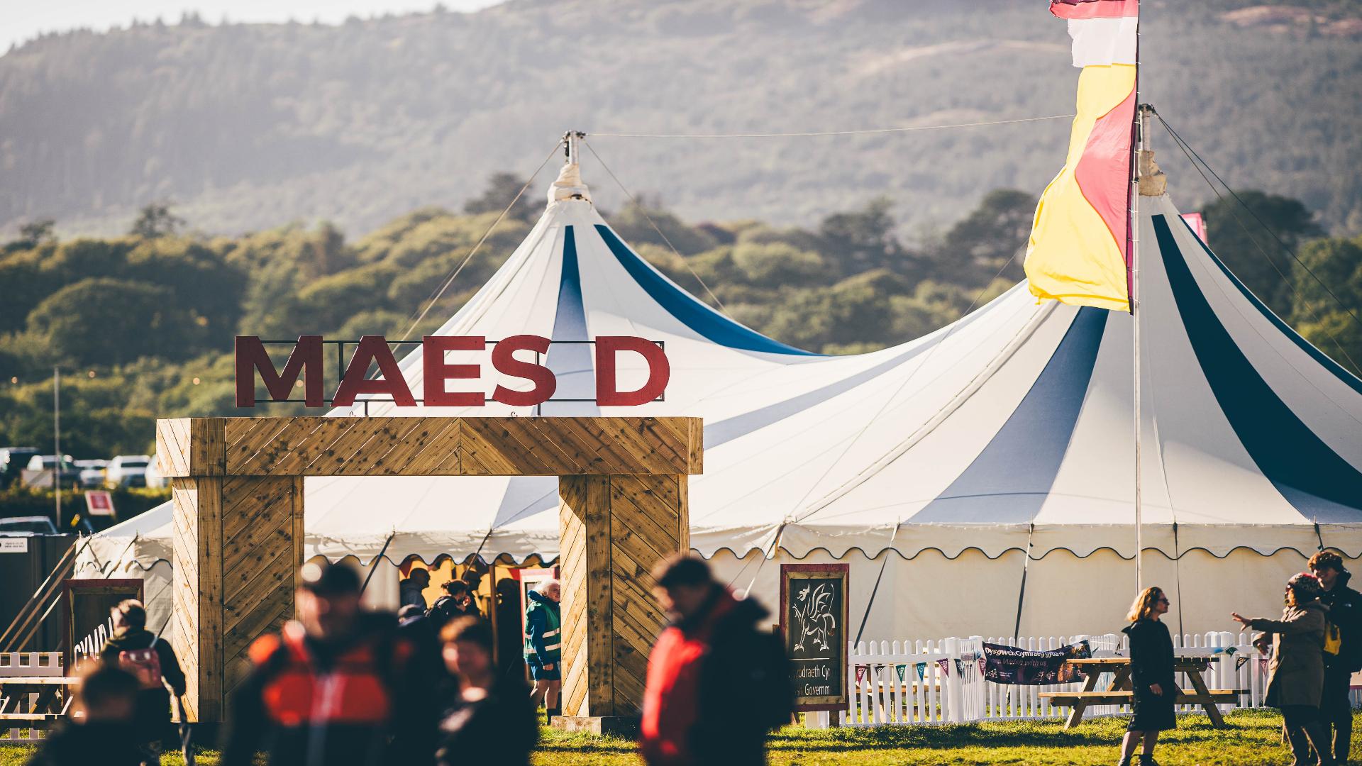 Learners pavilion at 2023 Eisteddfod behind a large sign with Maes D on the top