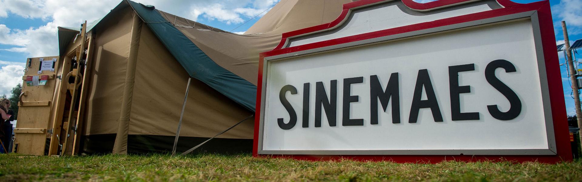 Sinemaes sign